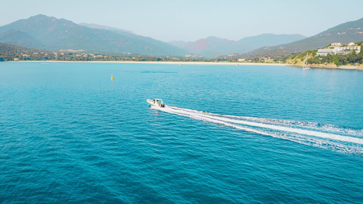 Crique aux eaux turquoise en Corse-du-Sud, au départ de Propriano