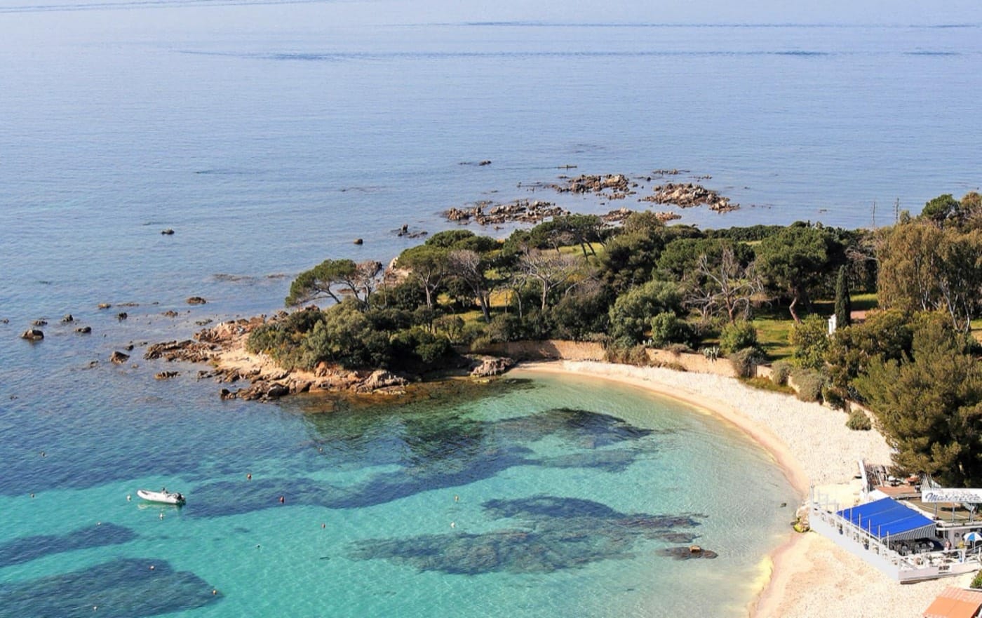 Crique aux eaux turquoise en Corse-du-Sud, au départ de Propriano