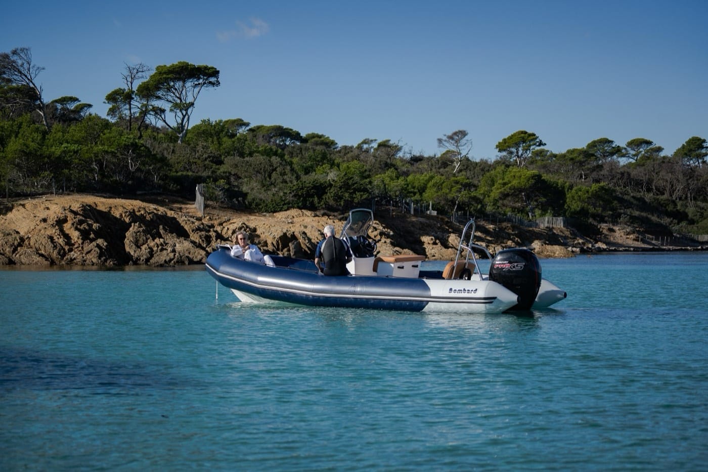 Mer turquoise et côte rocheuse de Corse-du-Sud